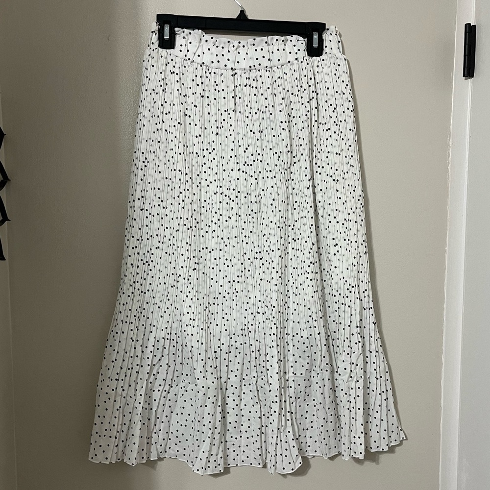 Boutique (NWOT) Long Flowy Polka Dot White Skirt - Picture 2 of 4